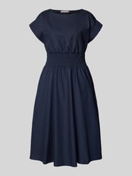 Knielanges Kleid mit Smok-Details von Christian Berg Woman Selection - 20