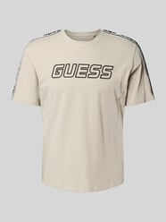 T-Shirt mit Label-Detail von GUESS Activewear Beige - 40