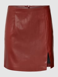Minirok in leerlook, model 'Lina' van Only Rood - 31