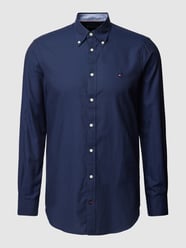 Koszula biznesowa o kroju slim fit z wyhaftowanym logo model ‘SOLID OXFORD’ od Tommy Hilfiger Tailored Niebieski - 3