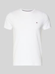Slim Fit T-Shirt mit Rundhalsausschnitt von Tommy Hilfiger - 32