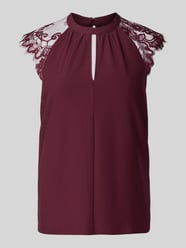 Top bluzkowy o kroju regular fit z dodatkiem koronki model ‘MILLA’ od Vero Moda - 25
