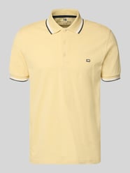 Koszulka polo w kroju regular fit z kontrastowymi paskami od Christian Berg Men - 10