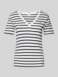 Slim Fit T-Shirt mit V-Ausschnitt Modell 'CODY' von Tommy Hilfiger - 4