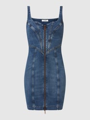 Sukienka jeansowa z dekoltem w kształcie serca  od Guess - 11