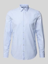 Koszula o kroju slim fit Biznes z bawełny z kołnierzykiem typu kent od Jake*s - 19