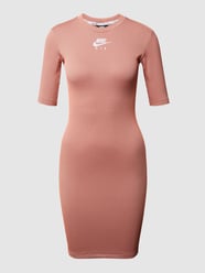 Sukienka z dodatkiem streczu od Nike Fioletowy - 27