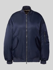 Relaxed Fit Bomberjacke mit Zweiwege-Reißverschluss von miss goodlife - 14