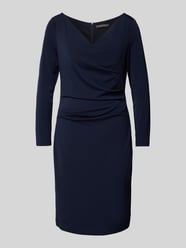 Knielanges Cocktailkleid mit Drapierungen von Vera Mont - 8