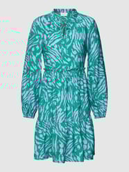Minikleid mit Allover-Muster und Schnürung von Vila Grün - 39