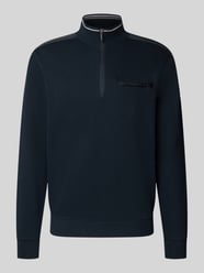 sweter z dzianiny o kroju regular fit z mieszanki bawełny z brustaszą od bugatti - 16