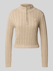 Sweter z dzianiny ze ściegiem warkoczowym i stójką od Guess Jeans - 11