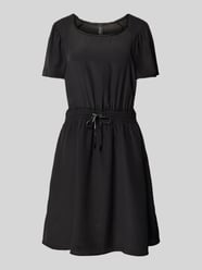 Minikleid mit Rundhalsausschnitt und Bindegürtel von Marc Cain - 31
