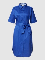 Knielanges Hemdblusenkleid mit Taillengürtel von Christian Berg Woman Blau - 25