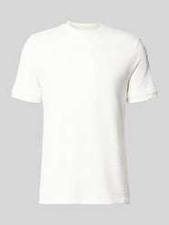 t-shirt z fakturowanym wzorem i okrągłym dekoltem od GUESS - 16
