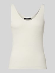 top z dzianiny o kroju regular fit z mieszanki wiskozy model 'NEWLEX' od VERO MODA - 4