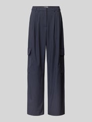 Wide Leg Stoffhose mit Cargotaschen Modell 'Eleanor' von EDITED Blau - 28