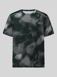 męski t-shirt o kroju regular fit sport z nadruk z logo model 'MILER' od Nike Training - 42