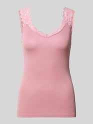 Top tank o kroju slim fit z mieszanki wiskozy model 'ROSA' od VERO MODA Fuksjowy - 44