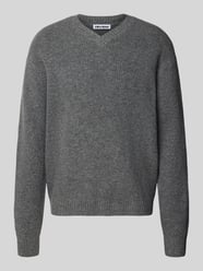 Weicher Strickpullover mit V-Ausschnitt von REVIEW - 30