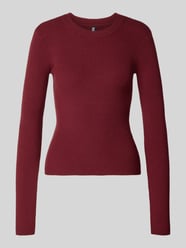 Sweter o kroju slim fit z dzianiny z mieszanki wiskozy model ‘MIRA’ od PIECES - 36