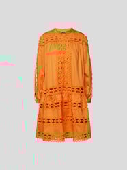 Knielanges Kleid mit Lochstickmuster von Devotion Orange - 3