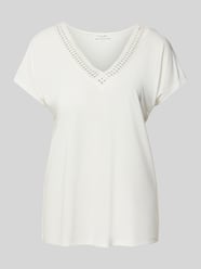 T-Shirt aus Modal-Mix mit V-Ausschnitt von Christian Berg Woman - 24