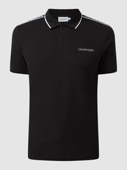 Slim Fit Poloshirt mit Logo-Streifen  von CK Calvin Klein Grau / Schwarz - 31