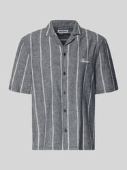Koszula casualowa o kroju regular fit z mieszanki bawełny i lnu z kołnierzem z połami od REVIEW - 33