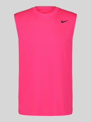 Regular Fit T-Shirt mit Logo-Print von Nike Training - 17
