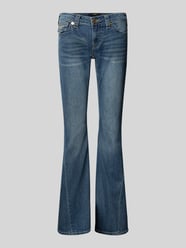 Jeansy o rozkloszowanym kroju z niskim stanem i wpuszczanymi kieszeniami model ‘JOEY’ od TRUE RELIGION - 26