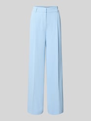 Wide Fit Stoffhose mit Bügelfalten von Christian Berg Cocktail - 18