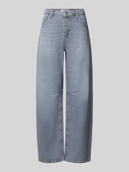 Jeansy o fasonie barrel z jasnym denimem w stylizowanej na denim optyce od Topshop - 1