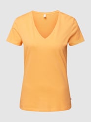 T-shirt met V-hals van QS by s.Oliver Oranje - 32