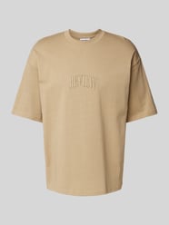 T-shirt z wyhaftowanym logo od REVIEW - 13