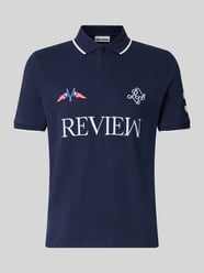koszulka polo o kroju regular fit z wyhaftowanym logo model 'Sail' od REVIEW - 8