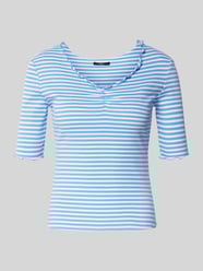 T-shirt z dekoltem w serek od Zero - 22