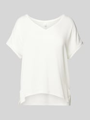 T-Shirt mit abgerundetem V-Ausschnitt von QS Weiß - 1