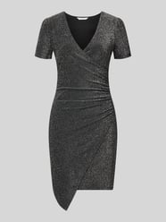 Schimmerndes Minikleid mit Raffungen von Apricot - 16