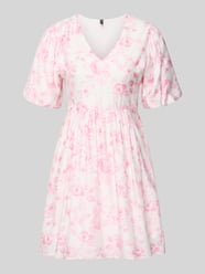 Taliowana sukienka casualowa z mieszanki wiskozy model 'BLISS' od VERO MODA Fuksjowy - 35