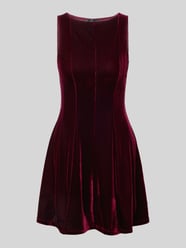 Minikleid mit Rundhalsausschnitt von Mango Bordeaux - 8
