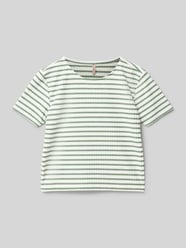 T-shirt o kroju regular fit z dodatkiem wiskozy model ‘NELLA’ od ONLY - 45