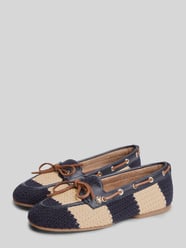 Loafersy o fakturze z kokardą od Tommy Hilfiger - 46