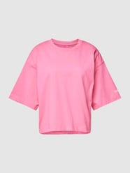 T-shirt o kroju oversized z obniżonymi ramionami model ‘SUNA’ od TheJoggConcept Fuksjowy - 40
