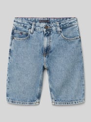 Jeanshorts im 5-Pocket-Design mit Logo-Stitching von Tommy Hilfiger Teens - 2