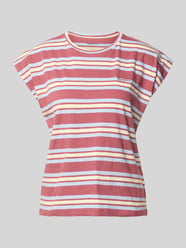 męski t-shirt w kroju regular fit z czystej bawełny model 'CHARLOT' od Pepe Jeans Fuksjowy - 13