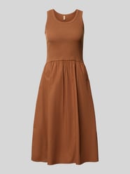 Knielanges Kleid im 2-in-1-Look von Soyaconcept - 19
