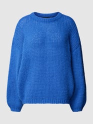 Sweter z dzianiny z obniżonymi ramionami model ‘ADA’ od Vero Moda Niebieski - 43