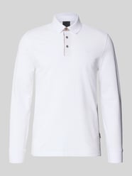Koszulka polo o kroju regular fit z kołnierzykiem w kontrastowym kolorze i wyhaftowanym logo od bugatti - 15
