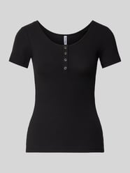 T-shirt z krótką listwą z zatrzaskami model ‘KITTE’ od PIECES - 24